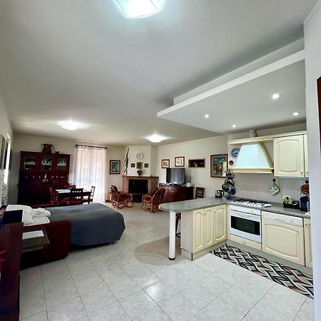 Appartamento Tra Il Borgo E Il Lago Anguillara Sabazia Buitenkant foto